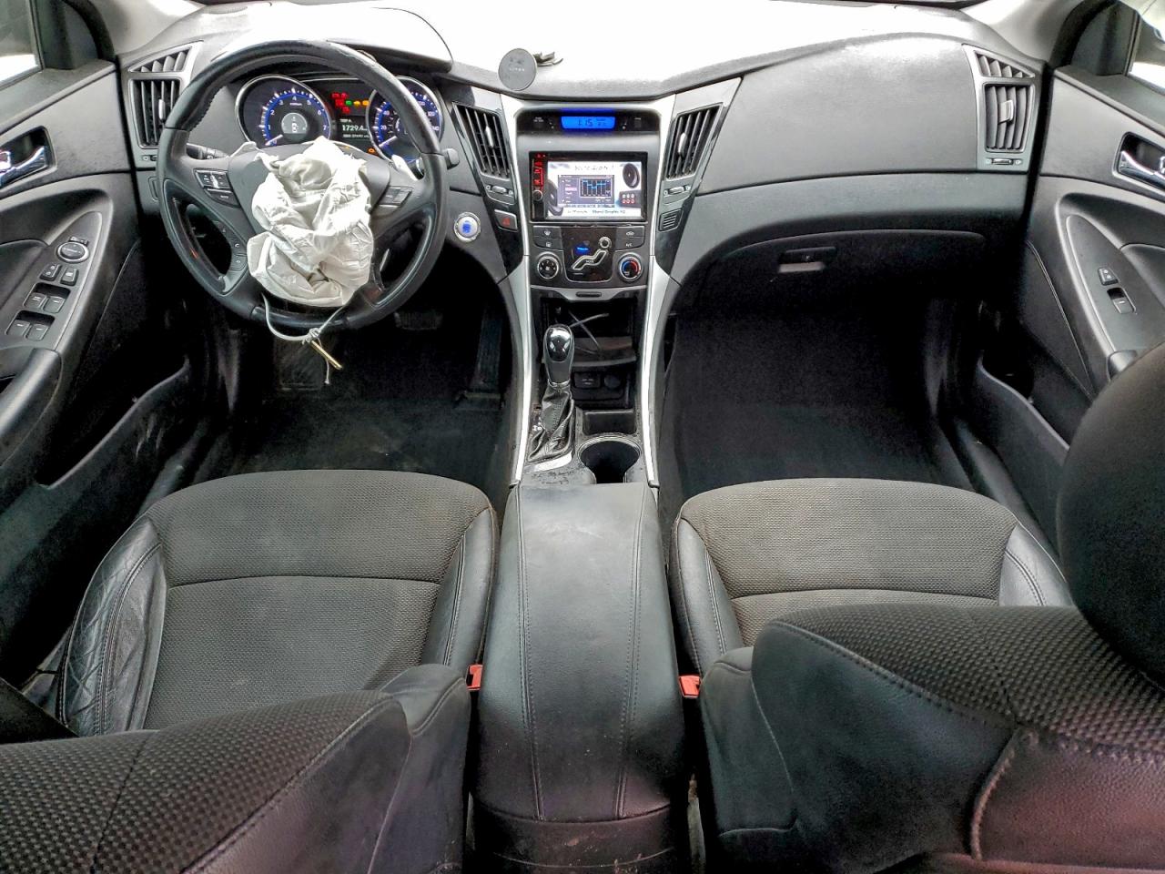 2013 HYUNDAI SONATA SE photo 8