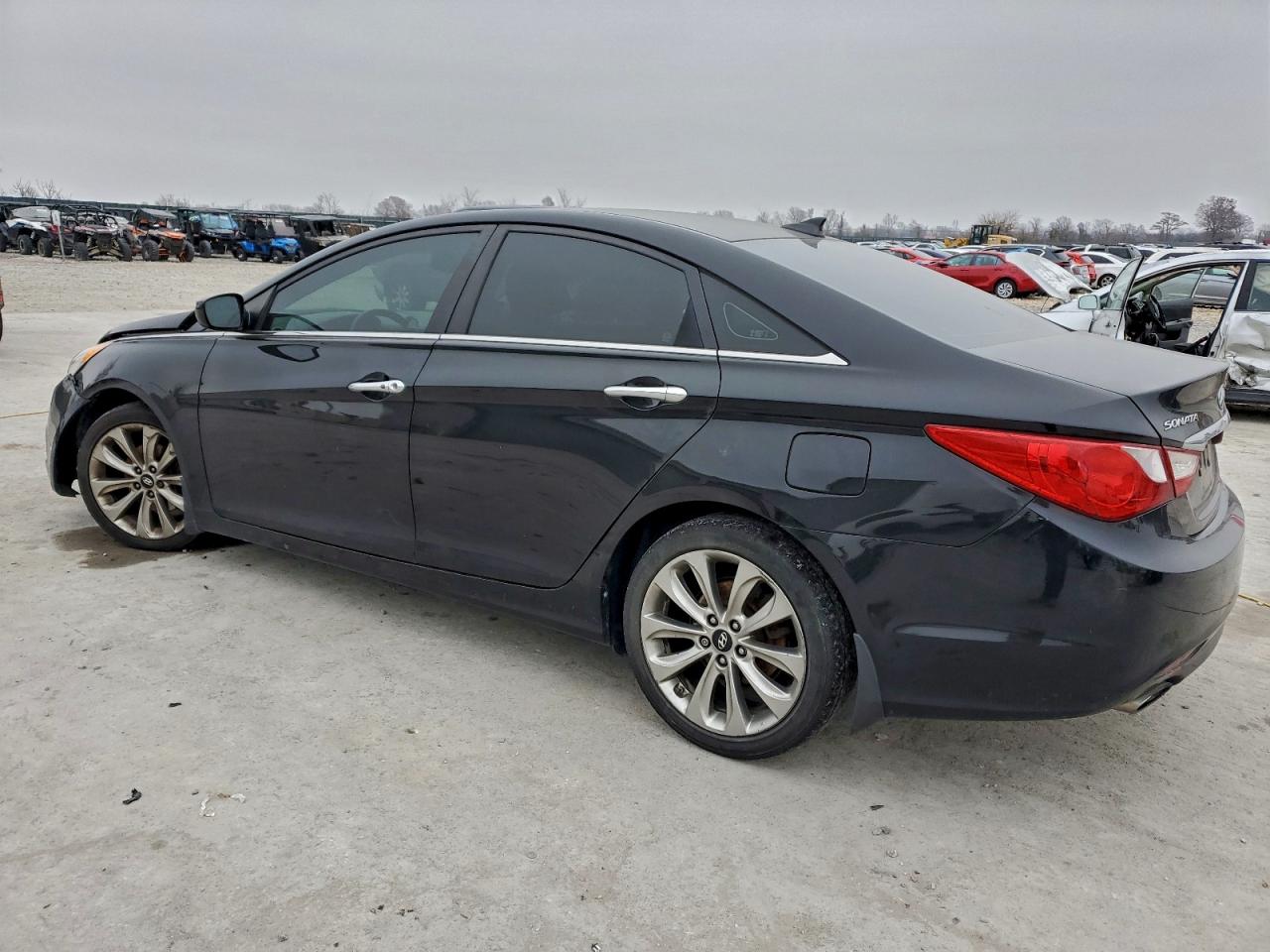 2013 HYUNDAI SONATA SE photo 2
