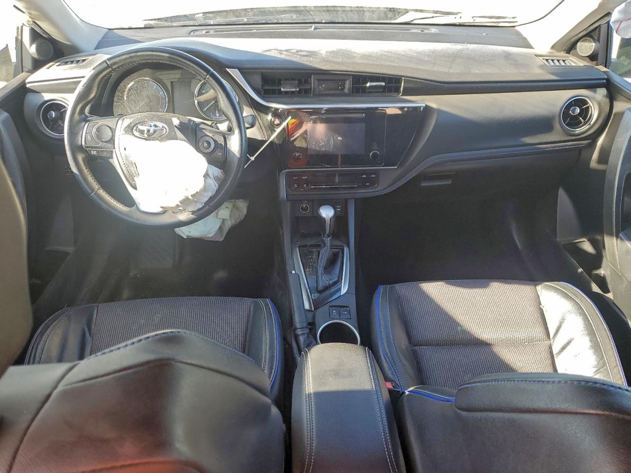 2019 TOYOTA COROLLA L photo 8