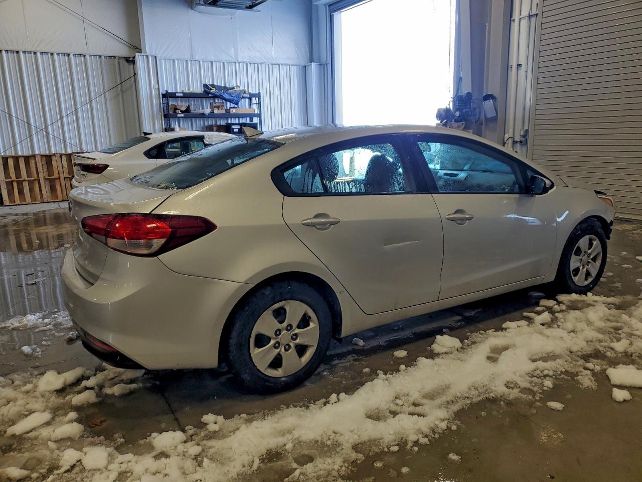 2017 KIA FORTE LX photo 3