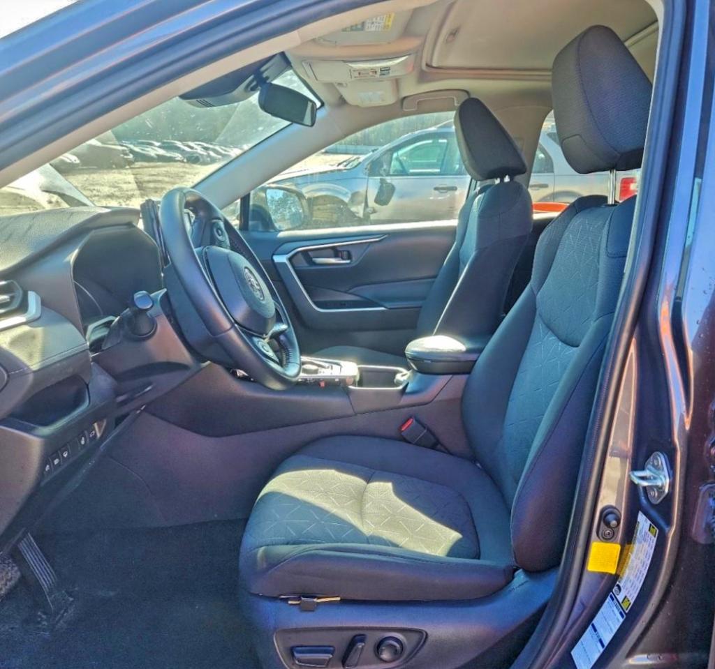 2022 TOYOTA RAV4 XLE photo 13