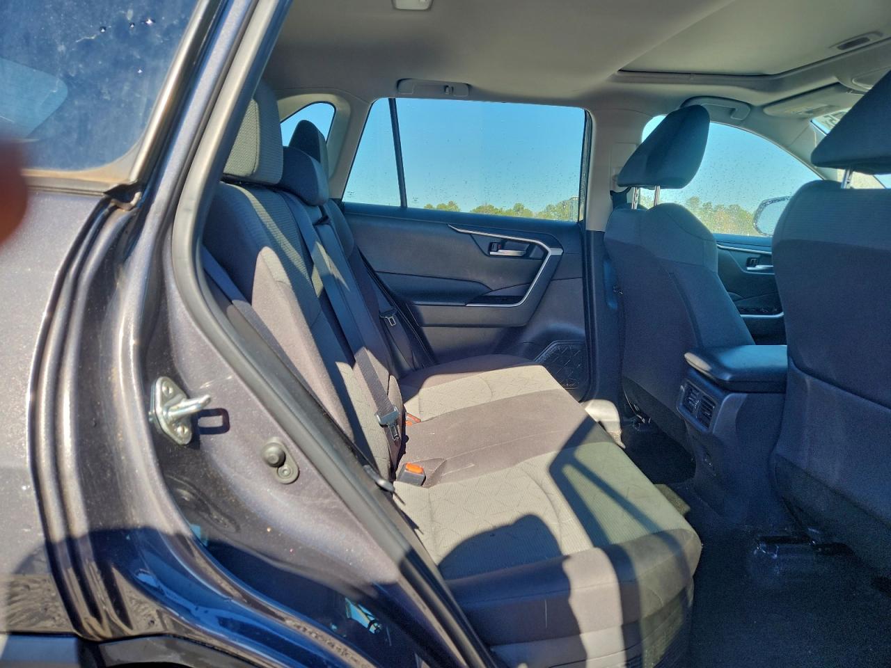 2022 TOYOTA RAV4 XLE photo 19