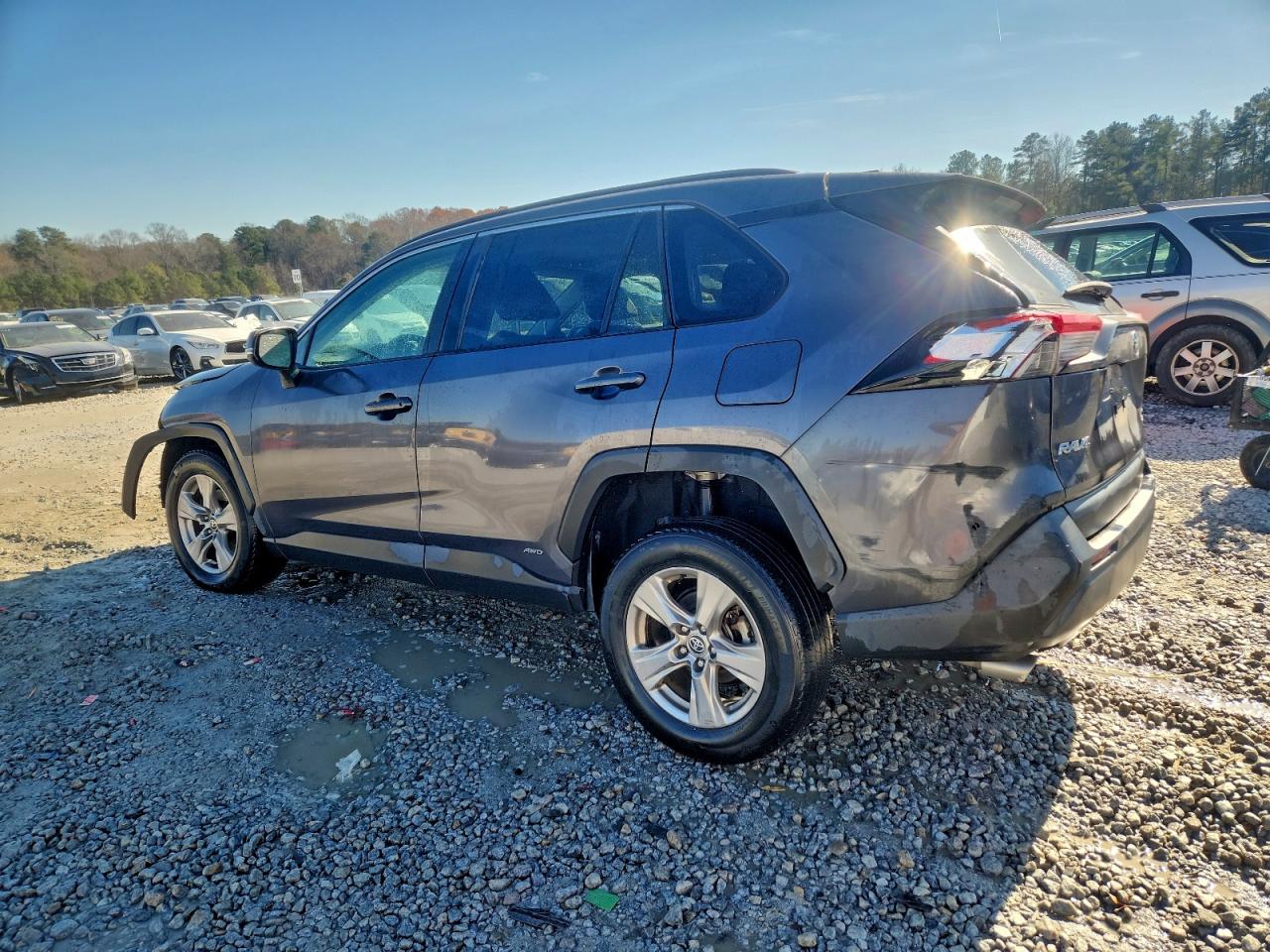 2022 TOYOTA RAV4 XLE photo 3