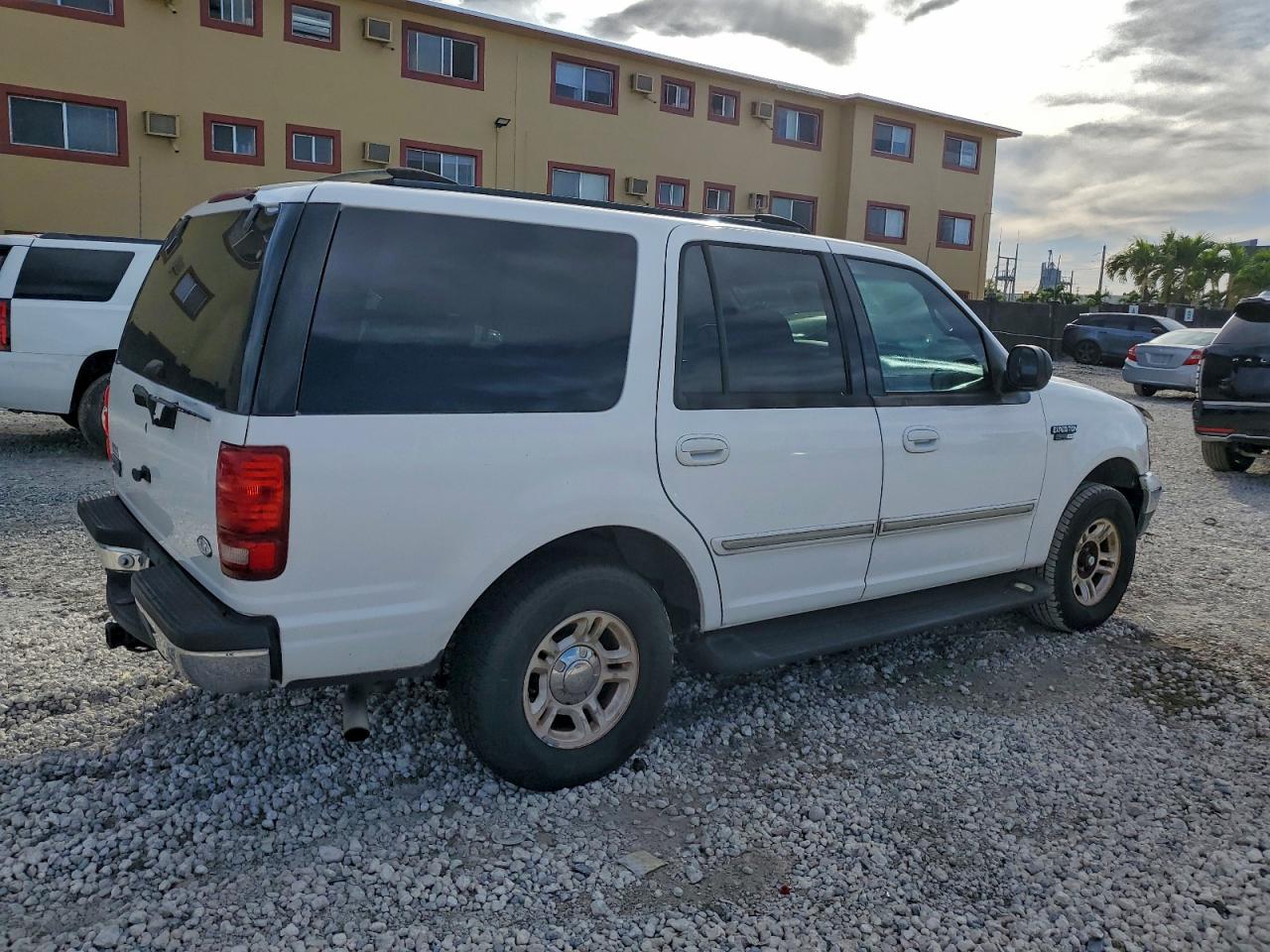 2002 FORD EXPEDITION XLT photo 5