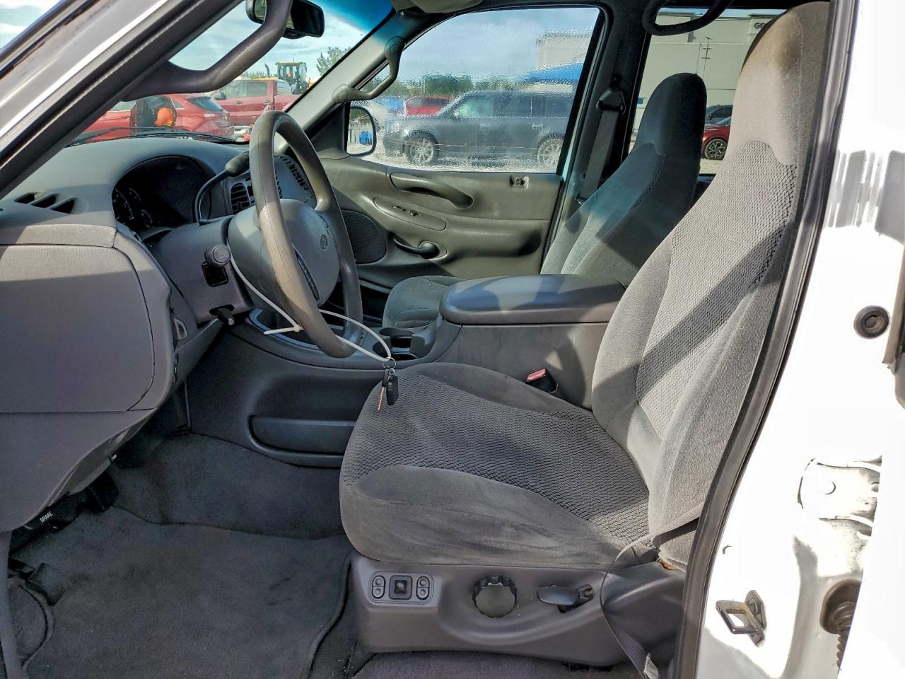2002 FORD EXPEDITION XLT photo 13