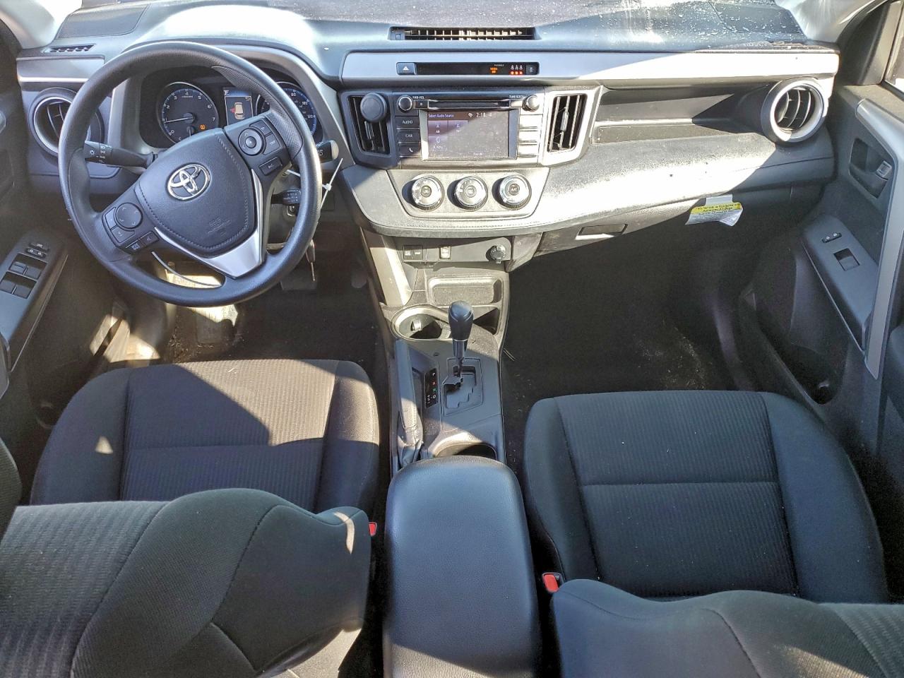 2018 TOYOTA RAV4 LE photo 8