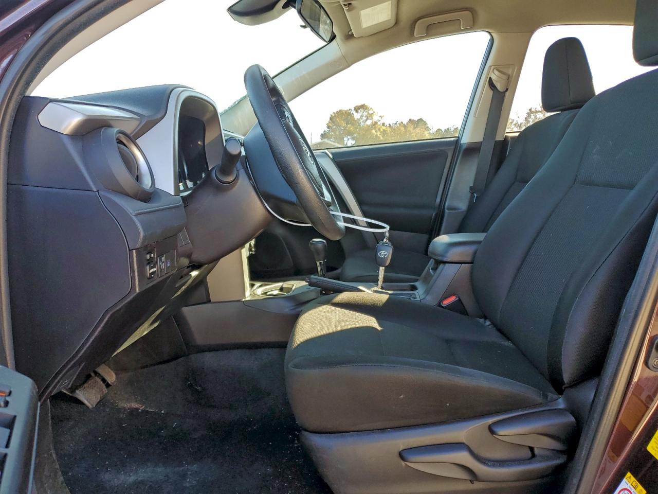 2018 TOYOTA RAV4 LE photo 7