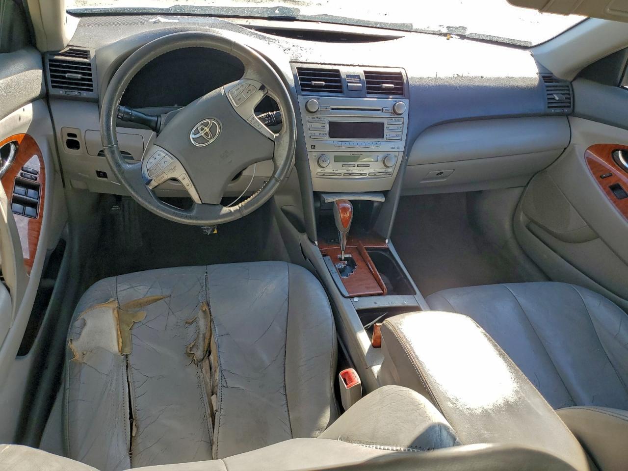 2011 TOYOTA CAMRY XLE photo 8