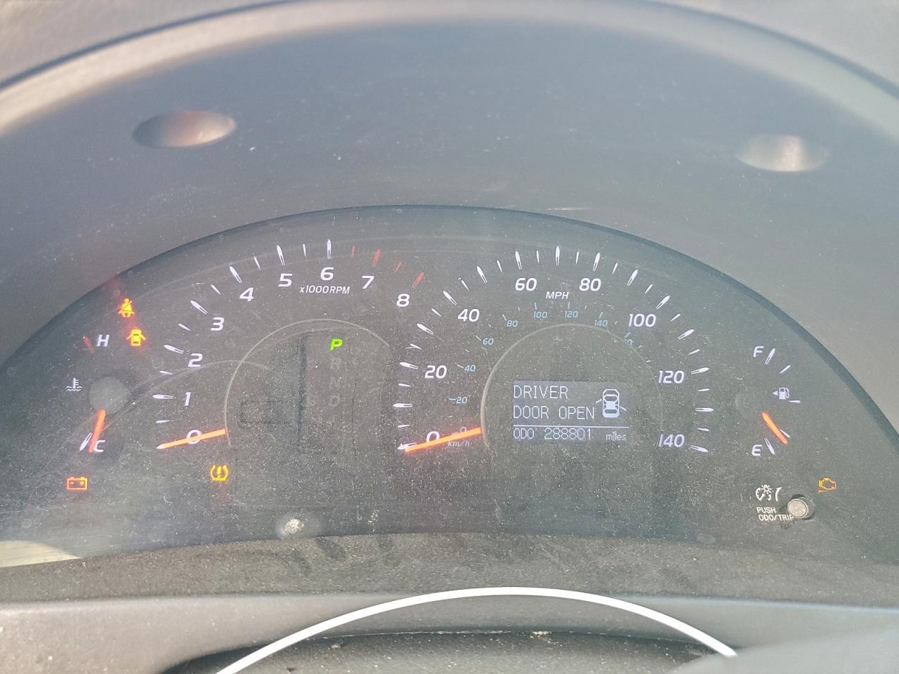 2011 TOYOTA CAMRY XLE photo 9