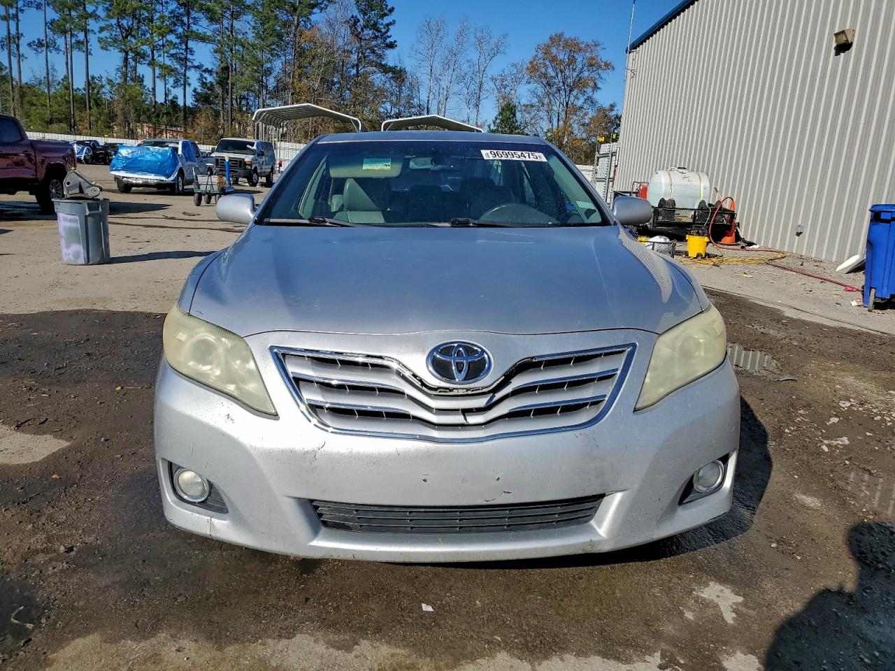 2011 TOYOTA CAMRY XLE photo 5