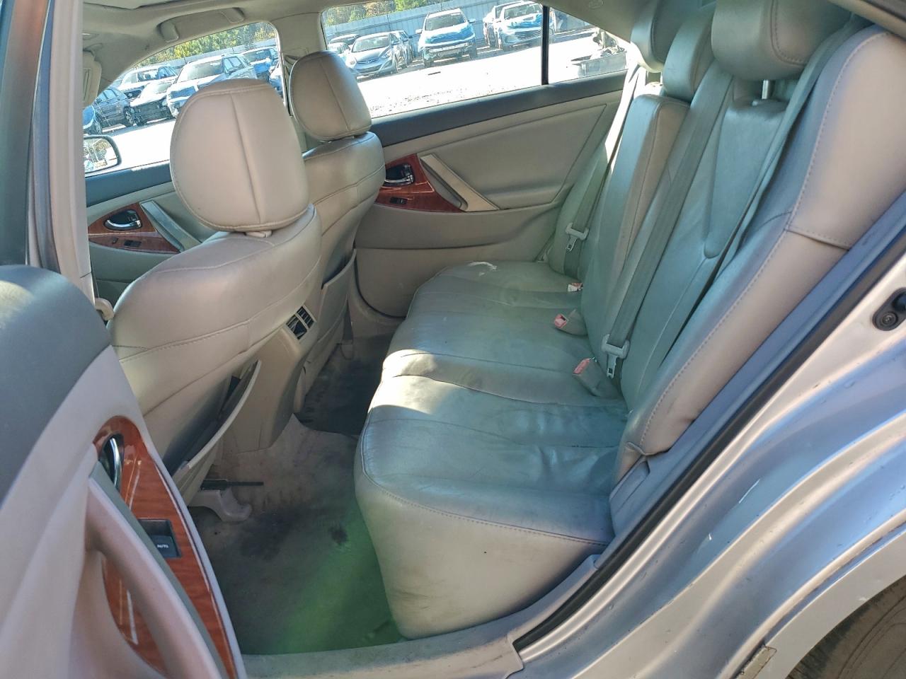 2011 TOYOTA CAMRY XLE photo 10