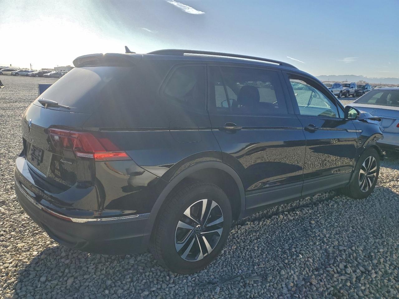 2024 VOLKSWAGEN TIGUAN S photo 3