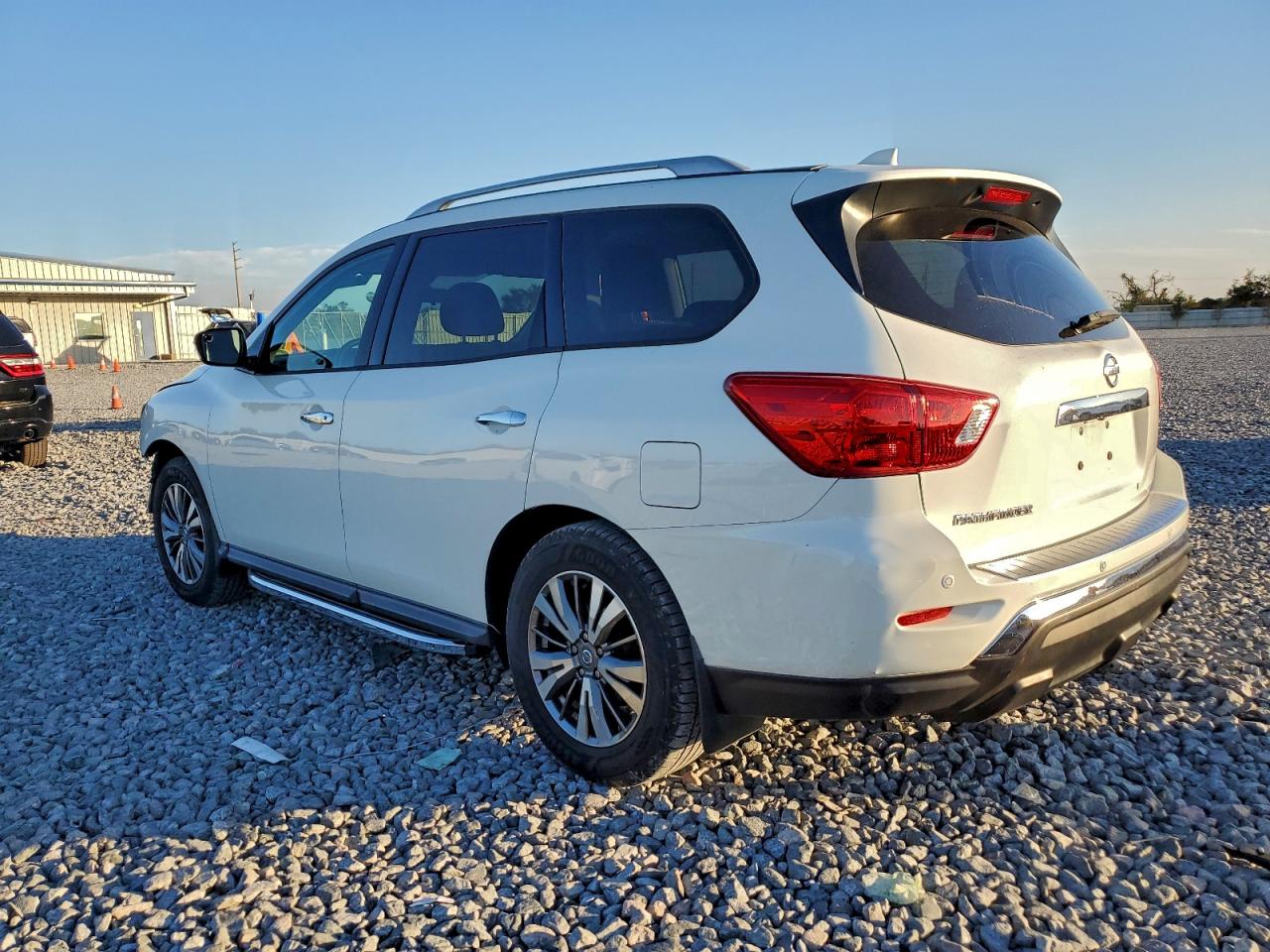 2020 NISSAN PATHFINDER S photo 2