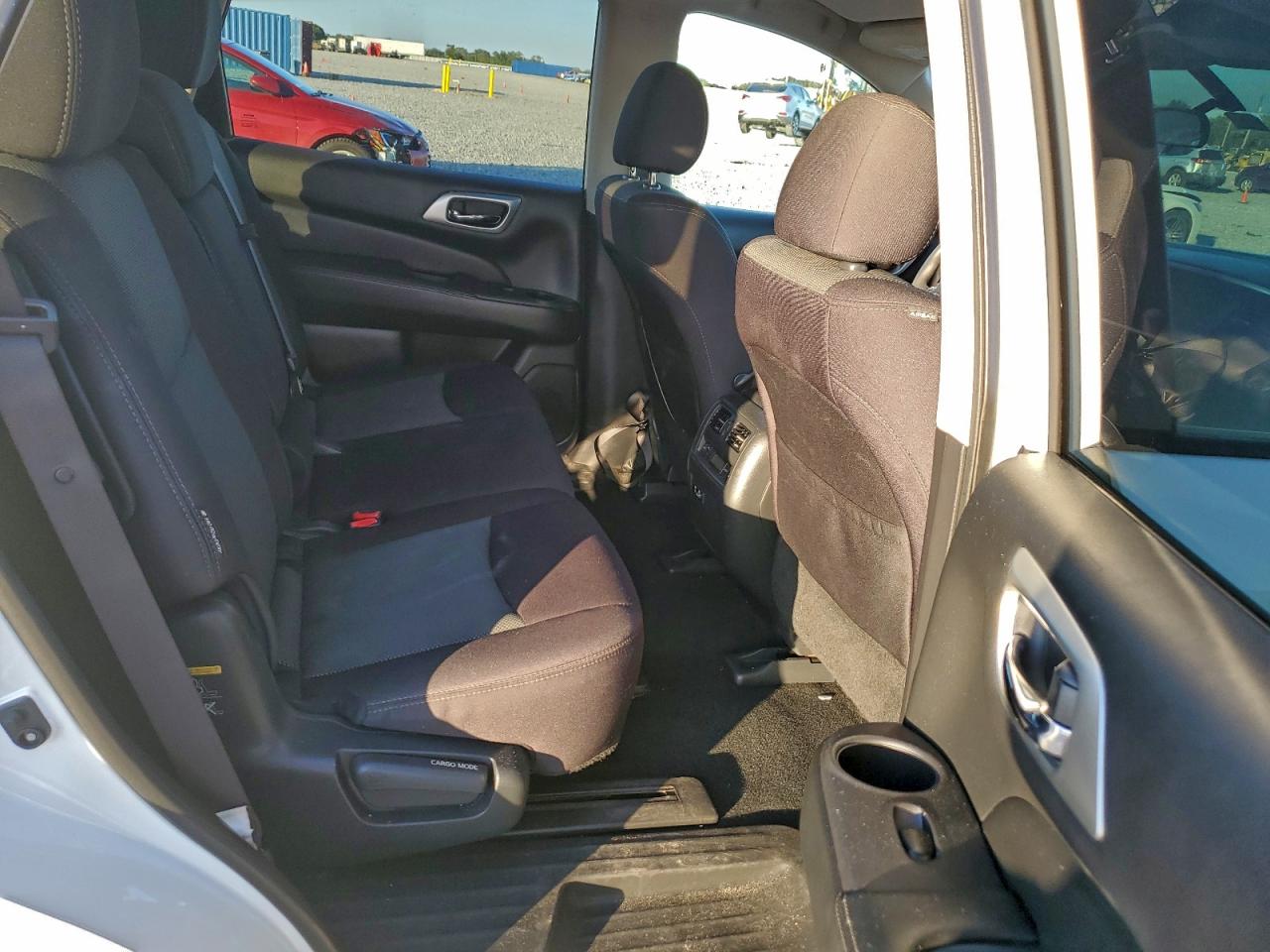 2020 NISSAN PATHFINDER S photo 11