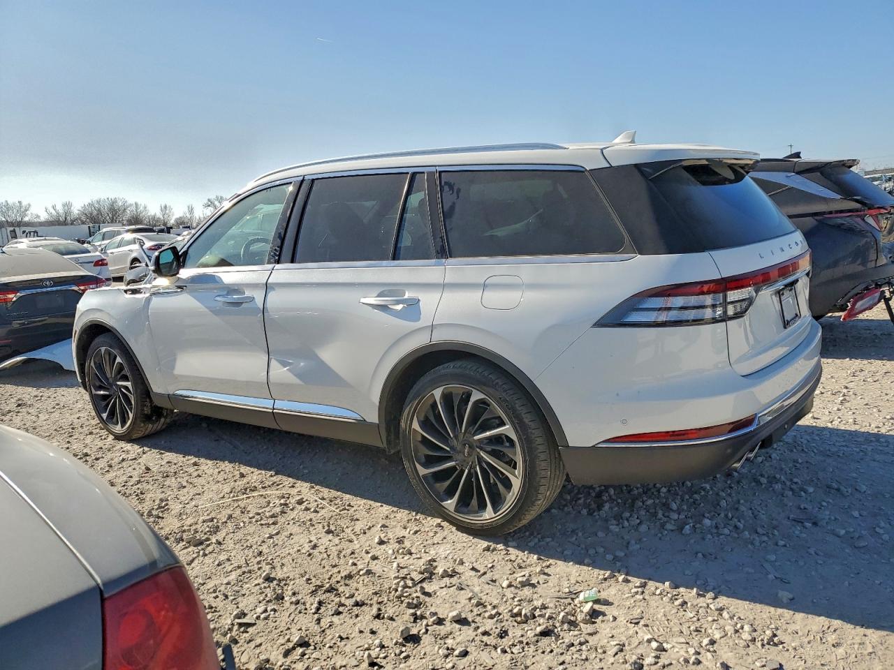 2023 LINCOLN AVIATOR RESERVE photo 2