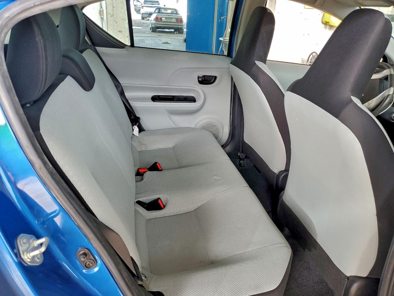 2012 TOYOTA PRIUS C photo 28