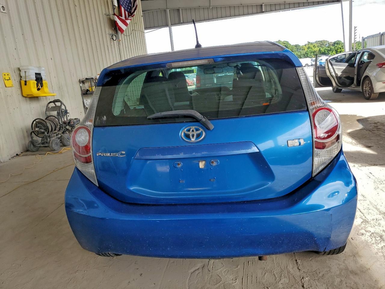 2012 TOYOTA PRIUS C photo 16