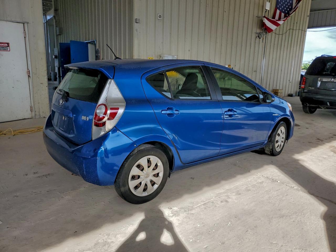 2012 TOYOTA PRIUS C photo 7