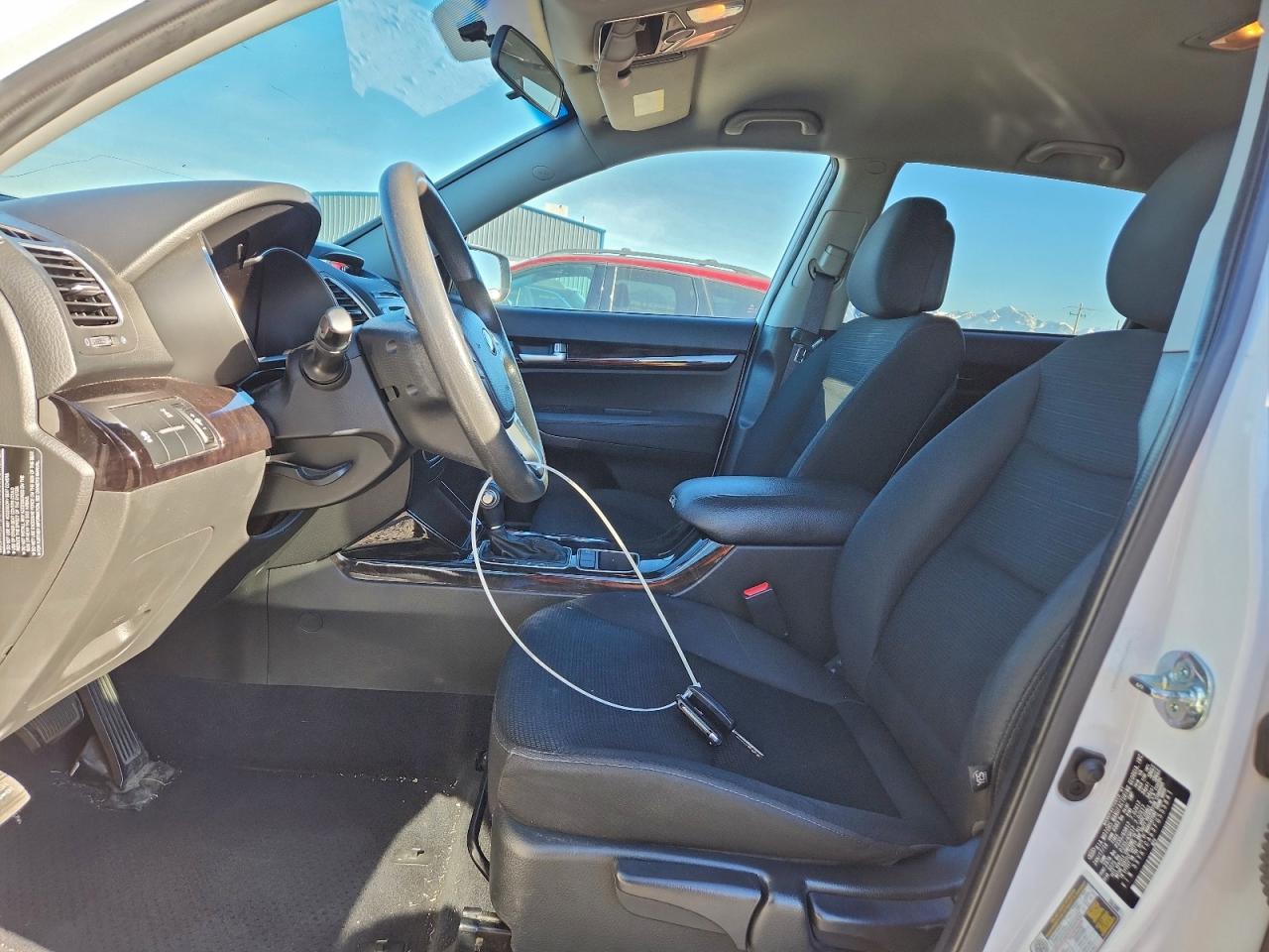 2015 KIA SORENTO LX photo 13