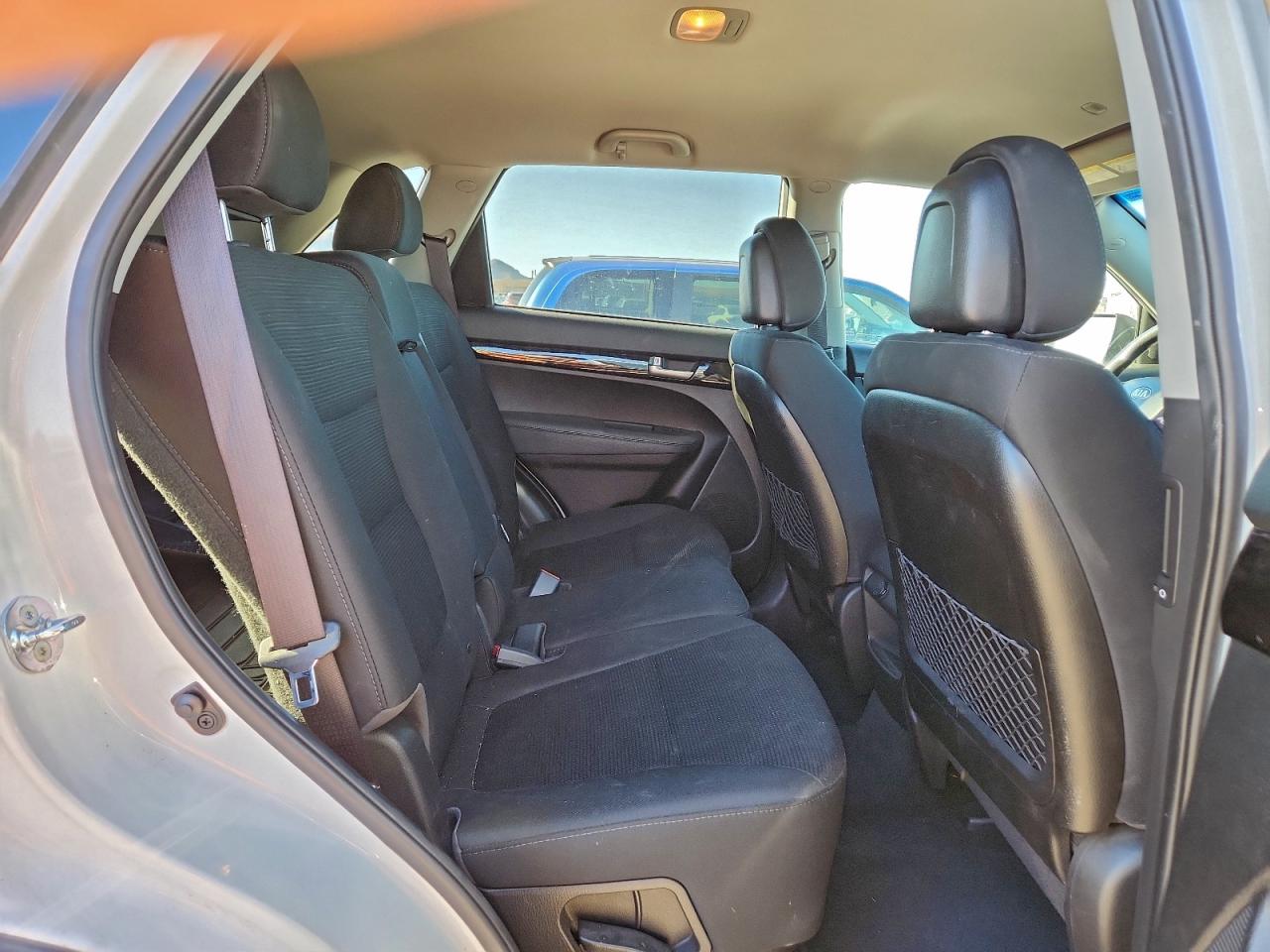 2015 KIA SORENTO LX photo 19