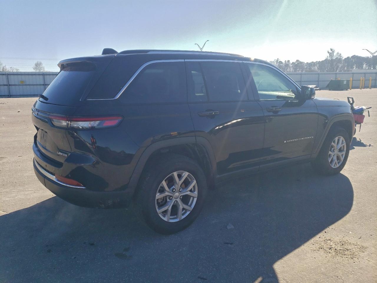 2023 JEEP GRAND CHEROKEE LIMITED photo 3