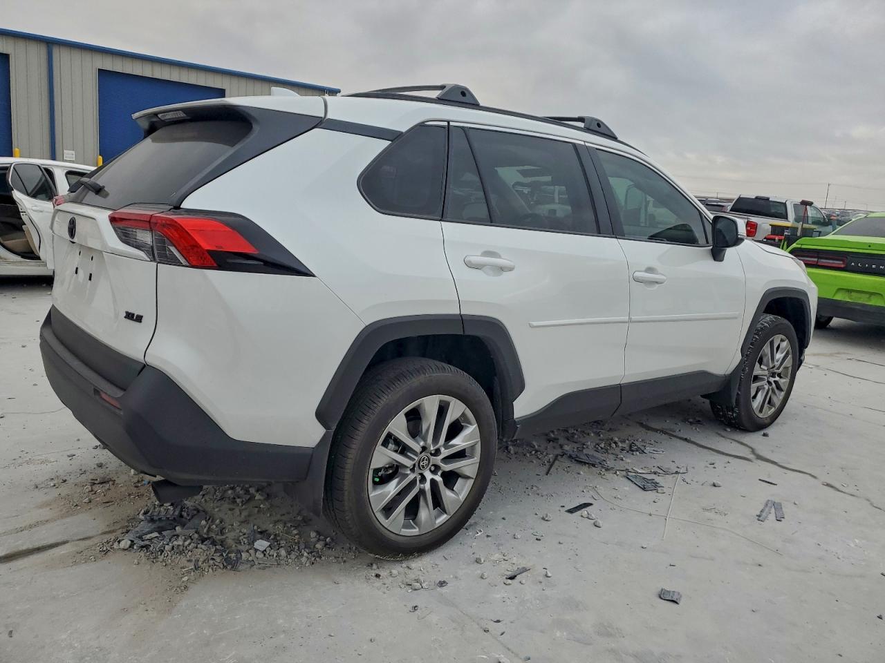 2025 TOYOTA RAV4 XLE PREMIUM photo 3