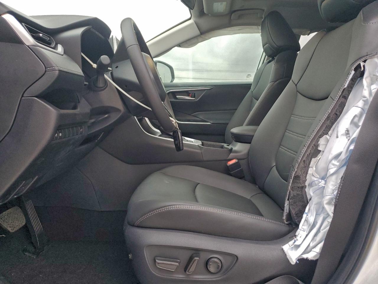 2025 TOYOTA RAV4 XLE PREMIUM photo 7