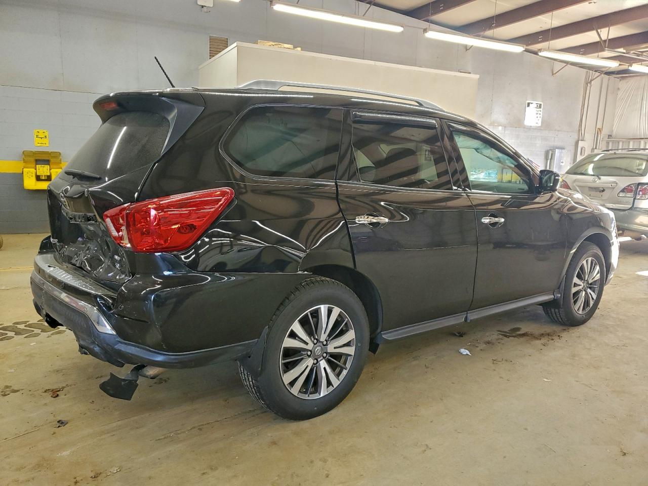 2017 NISSAN PATHFINDER S photo 5