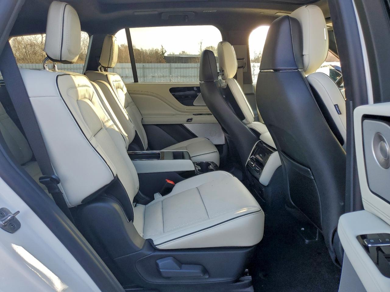 2025 LINCOLN AVIATOR BLACK LABEL photo 21