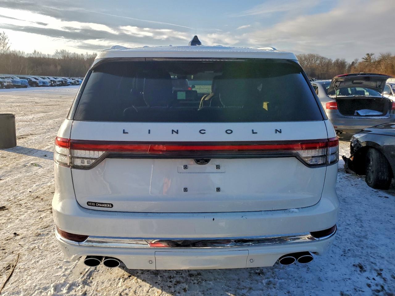 2025 LINCOLN AVIATOR BLACK LABEL photo 11