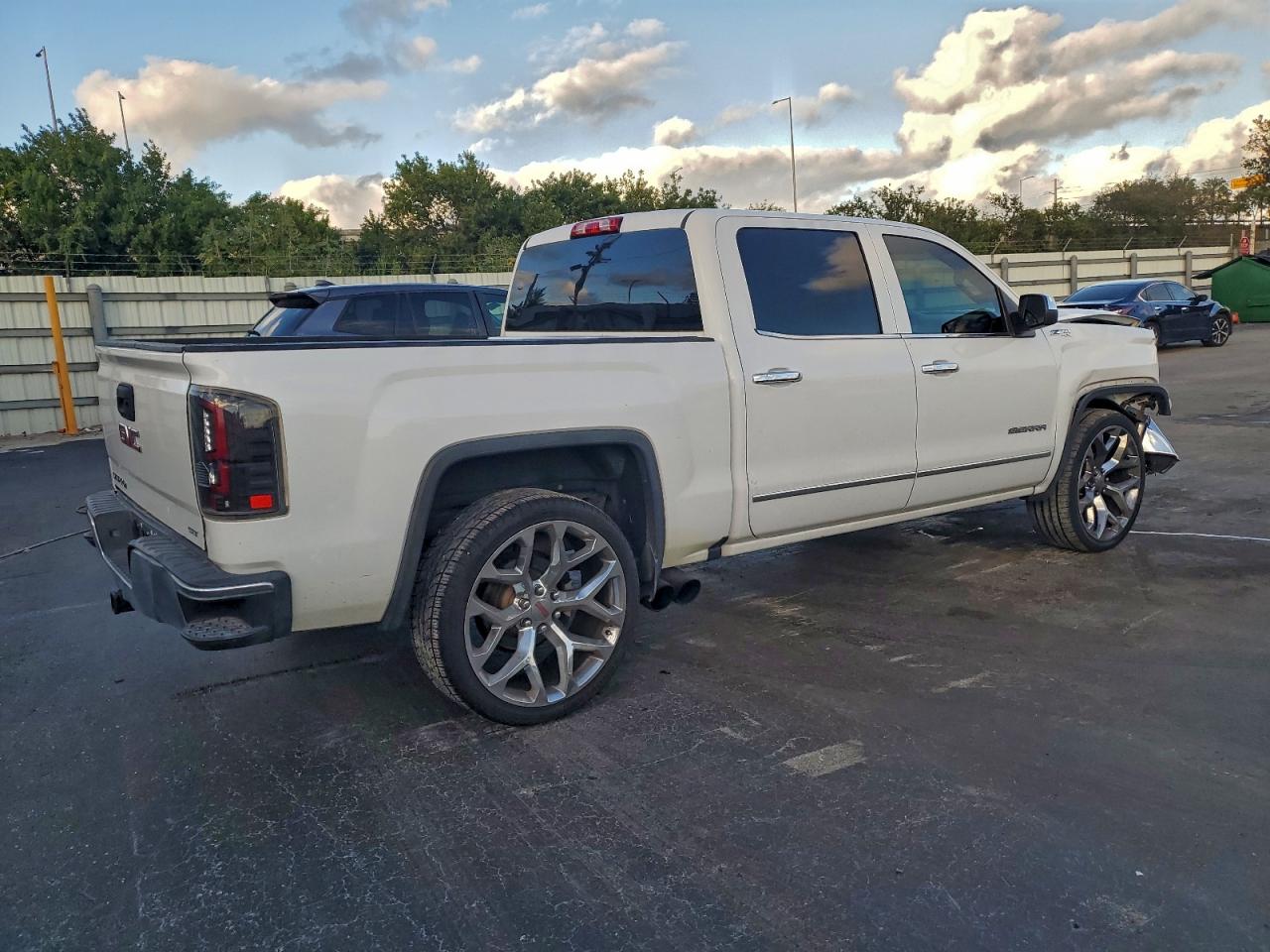 2017 GMC SIERRA K1500 SLT photo 5