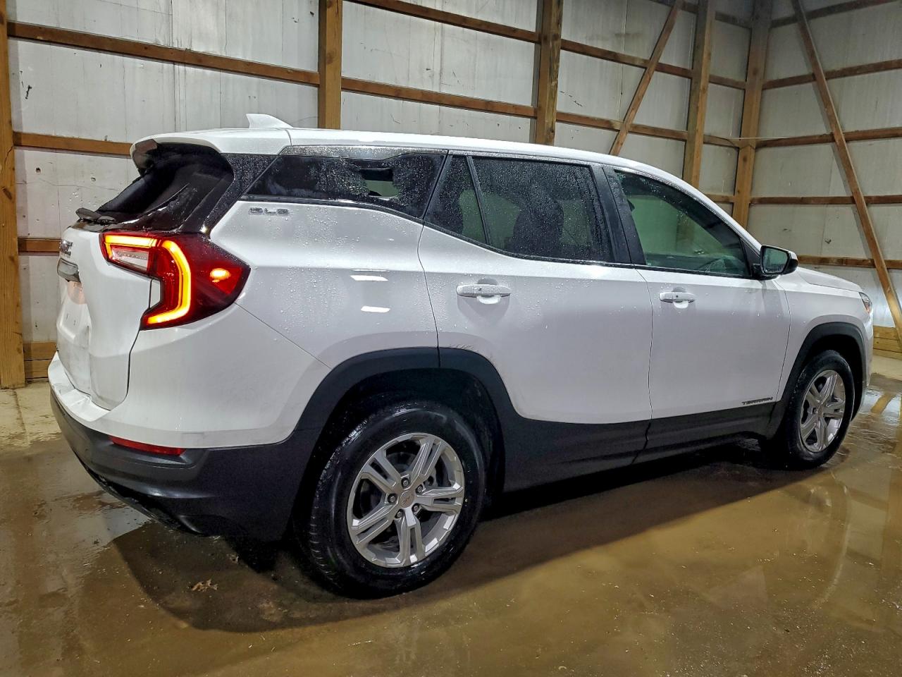 2024 GMC TERRAIN SLE photo 3