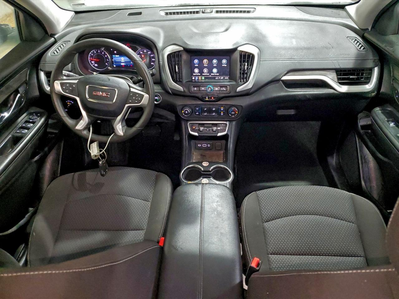 2024 GMC TERRAIN SLE photo 8