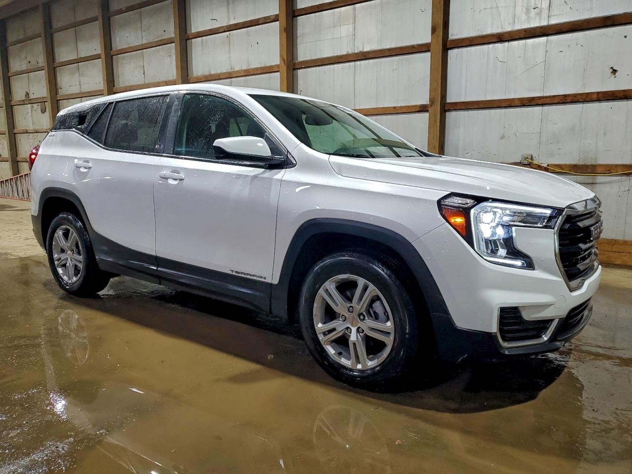 2024 GMC TERRAIN SLE photo 4