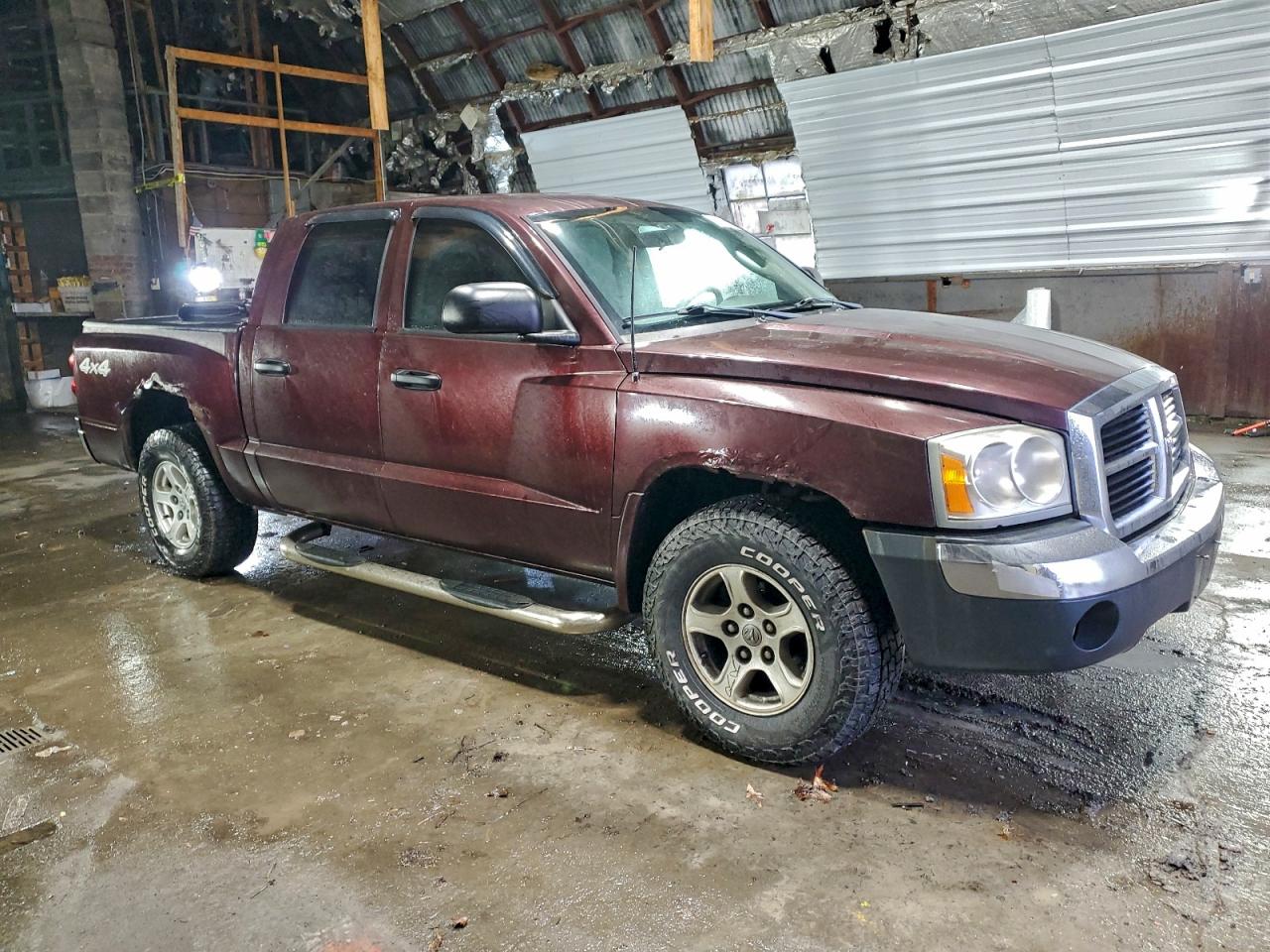 2005 DODGE DAKOTA QUAD SLT photo 4