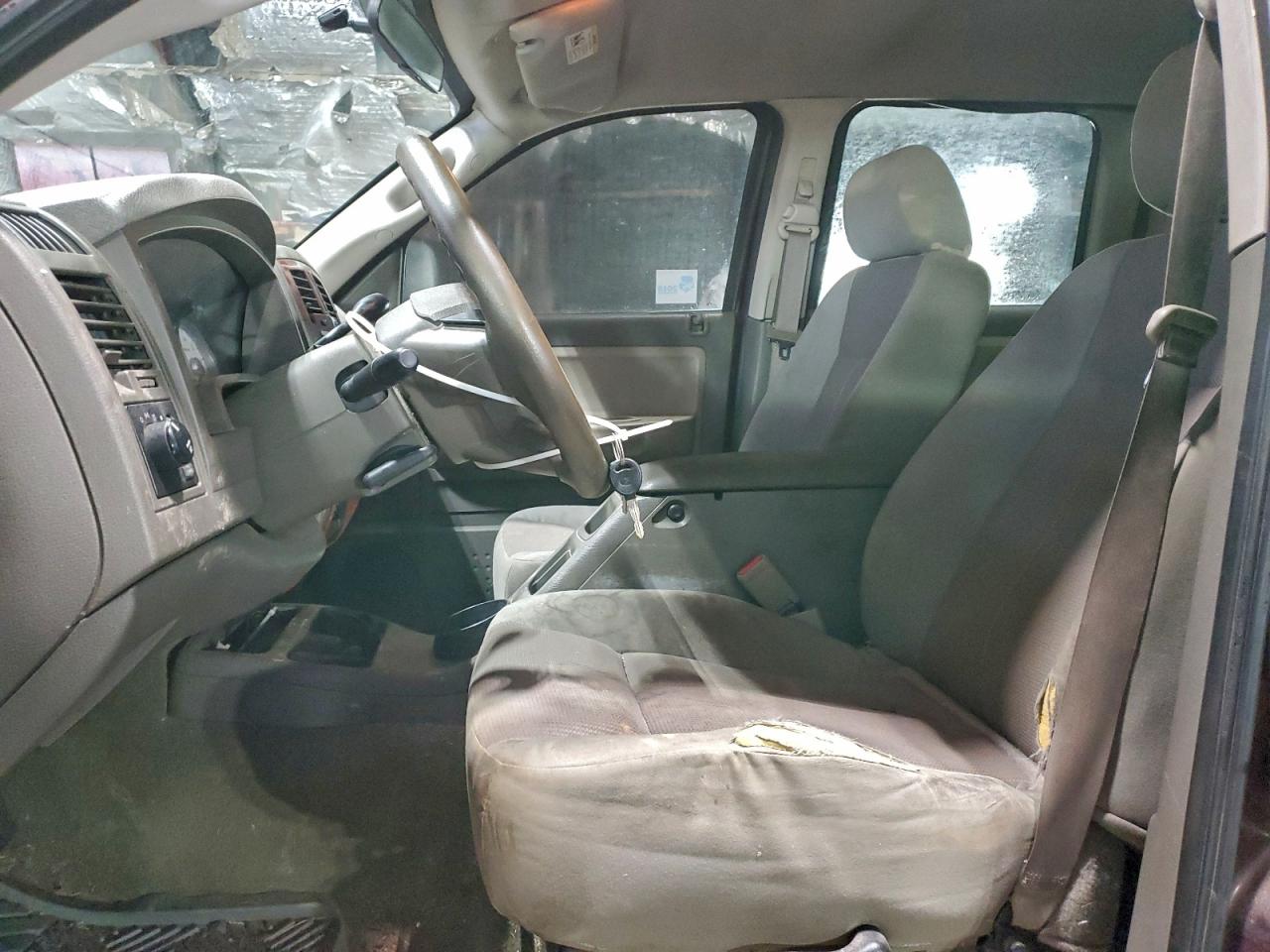 2005 DODGE DAKOTA QUAD SLT photo 7