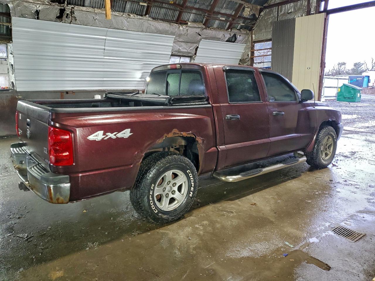 2005 DODGE DAKOTA QUAD SLT photo 3