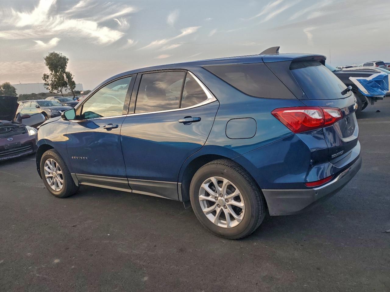 2020 CHEVROLET EQUINOX LT photo 2