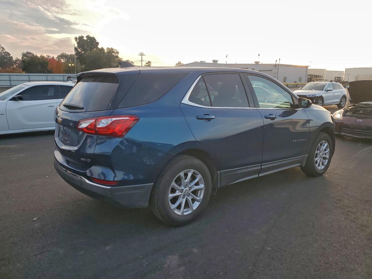 2020 CHEVROLET EQUINOX LT photo 3