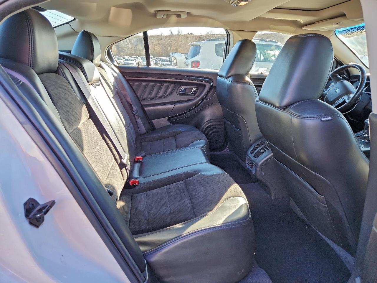 2010 FORD TAURUS SHO photo 19