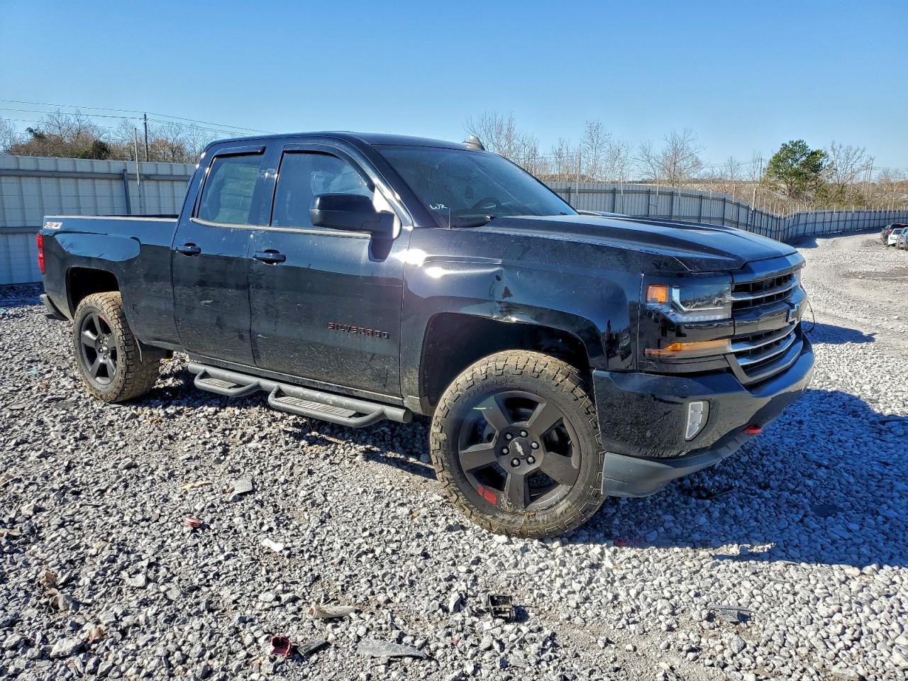 2017 CHEVROLET SILVERADO K1500 LT photo 4