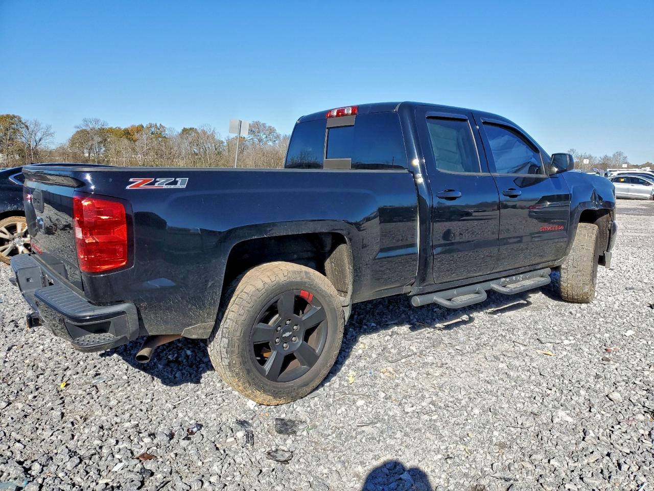 2017 CHEVROLET SILVERADO K1500 LT photo 3