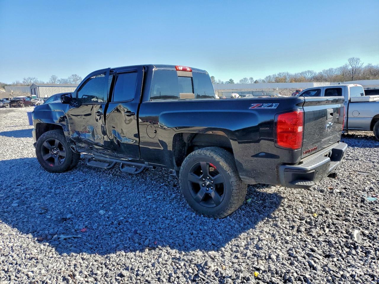 2017 CHEVROLET SILVERADO K1500 LT photo 2