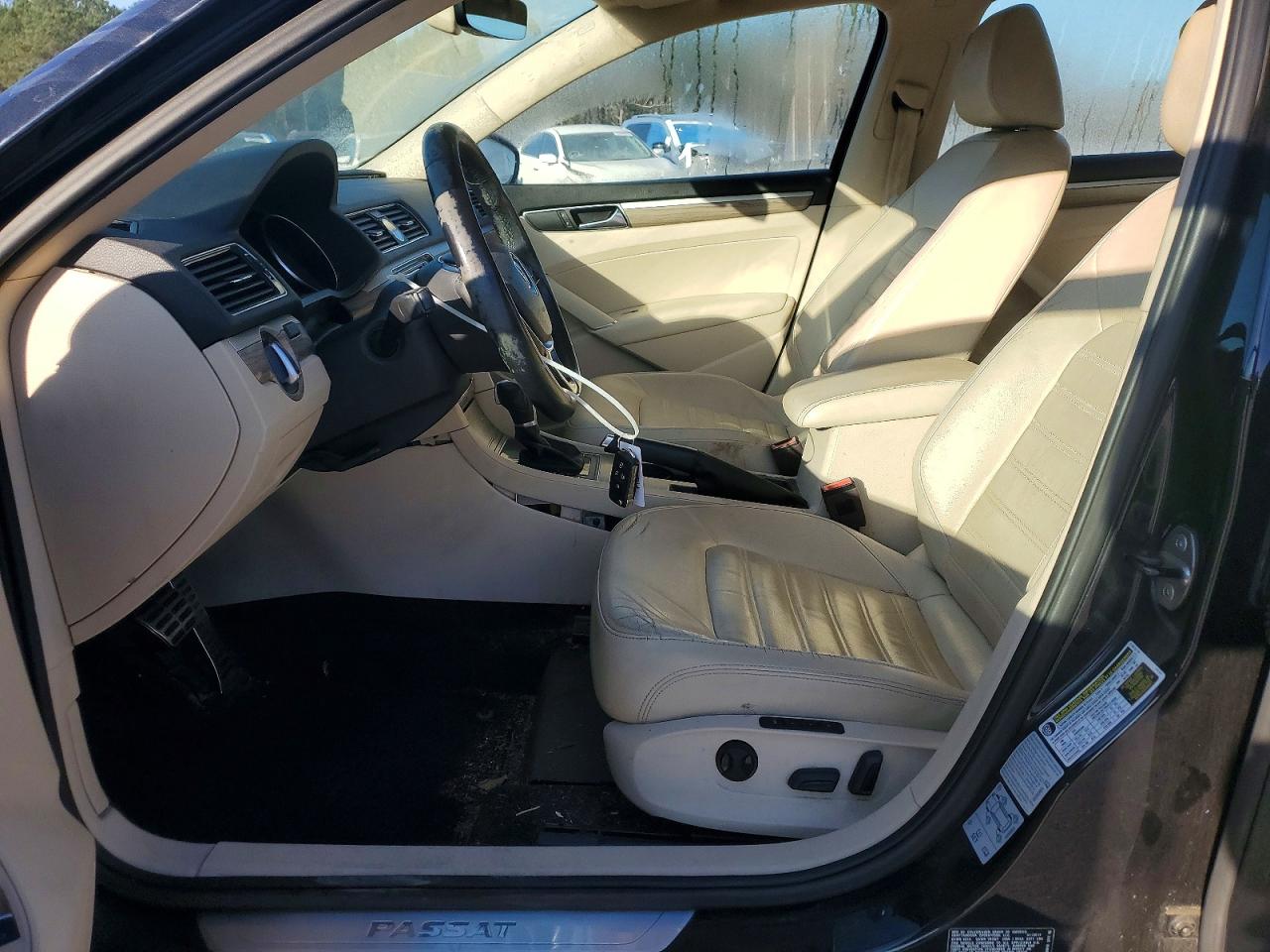 2017 VOLKSWAGEN PASSAT SEL PREMIUM photo 13