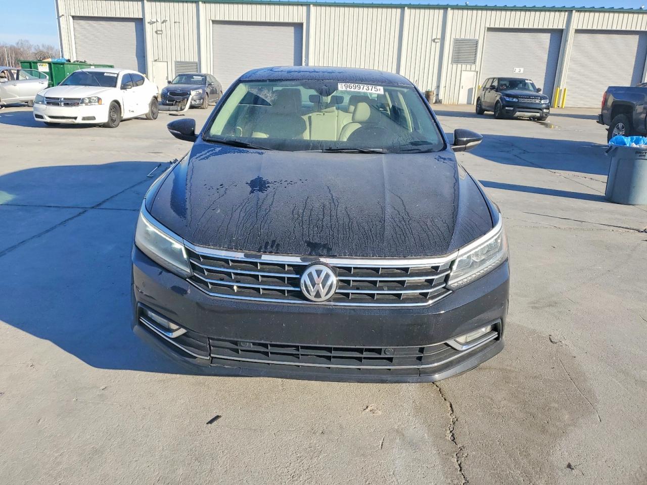 2017 VOLKSWAGEN PASSAT SEL PREMIUM photo 9