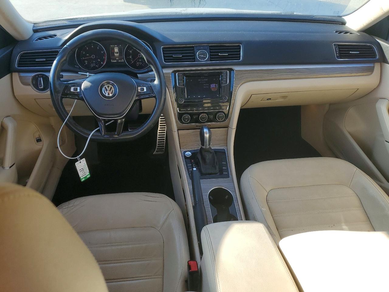 2017 VOLKSWAGEN PASSAT SEL PREMIUM photo 15