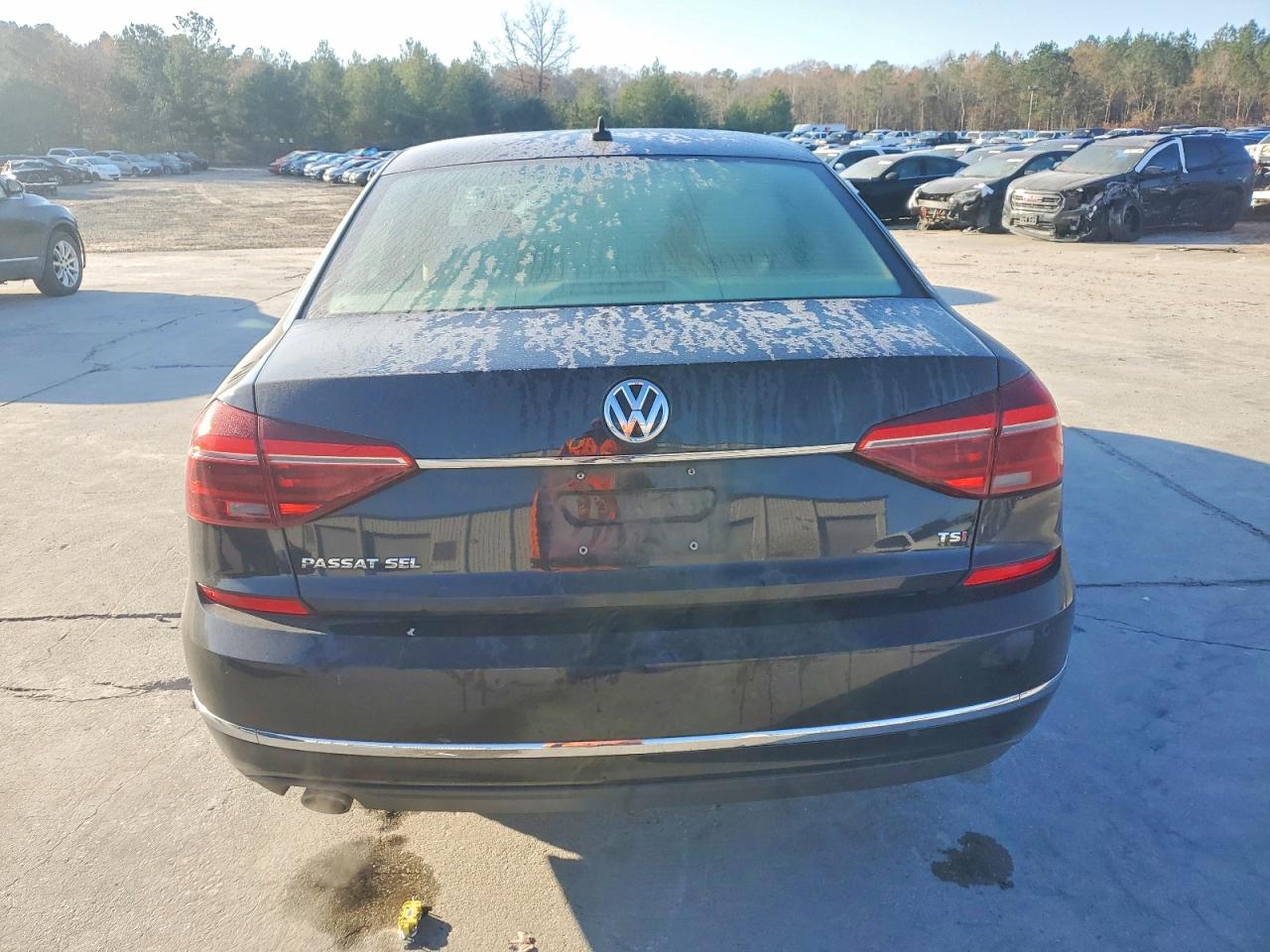 2017 VOLKSWAGEN PASSAT SEL PREMIUM photo 11