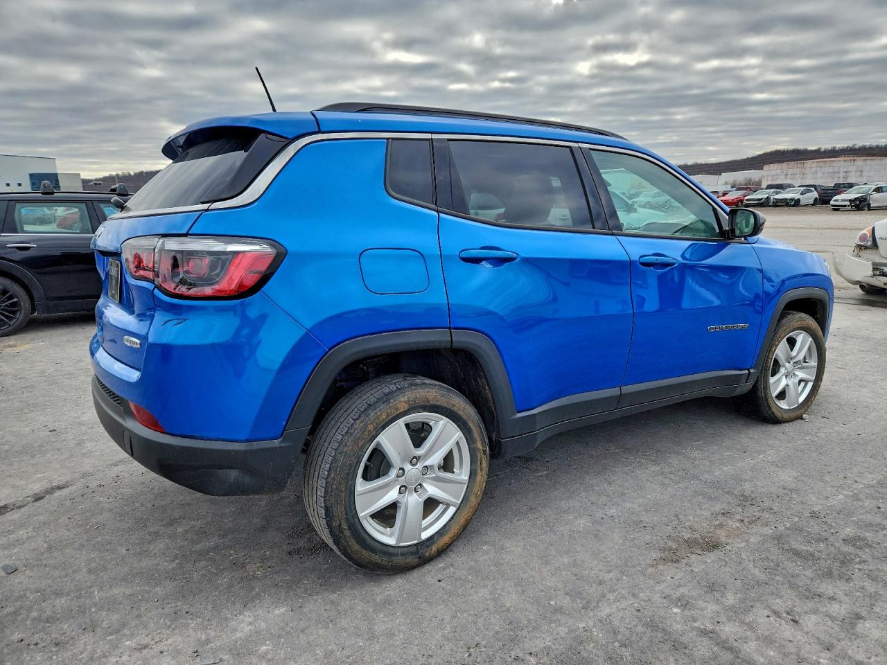 2022 JEEP COMPASS LATITUDE photo 3