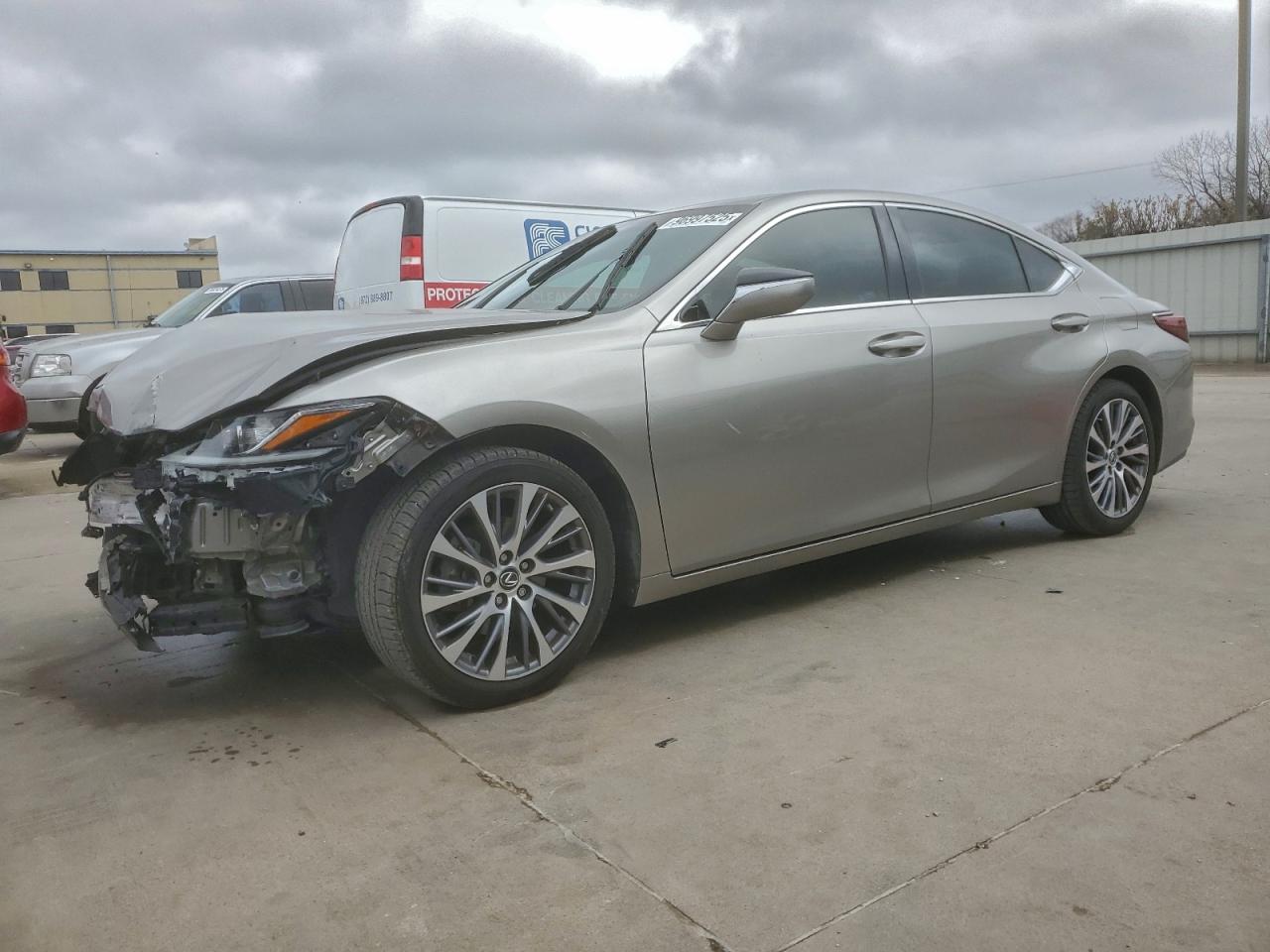 2019 LEXUS ES