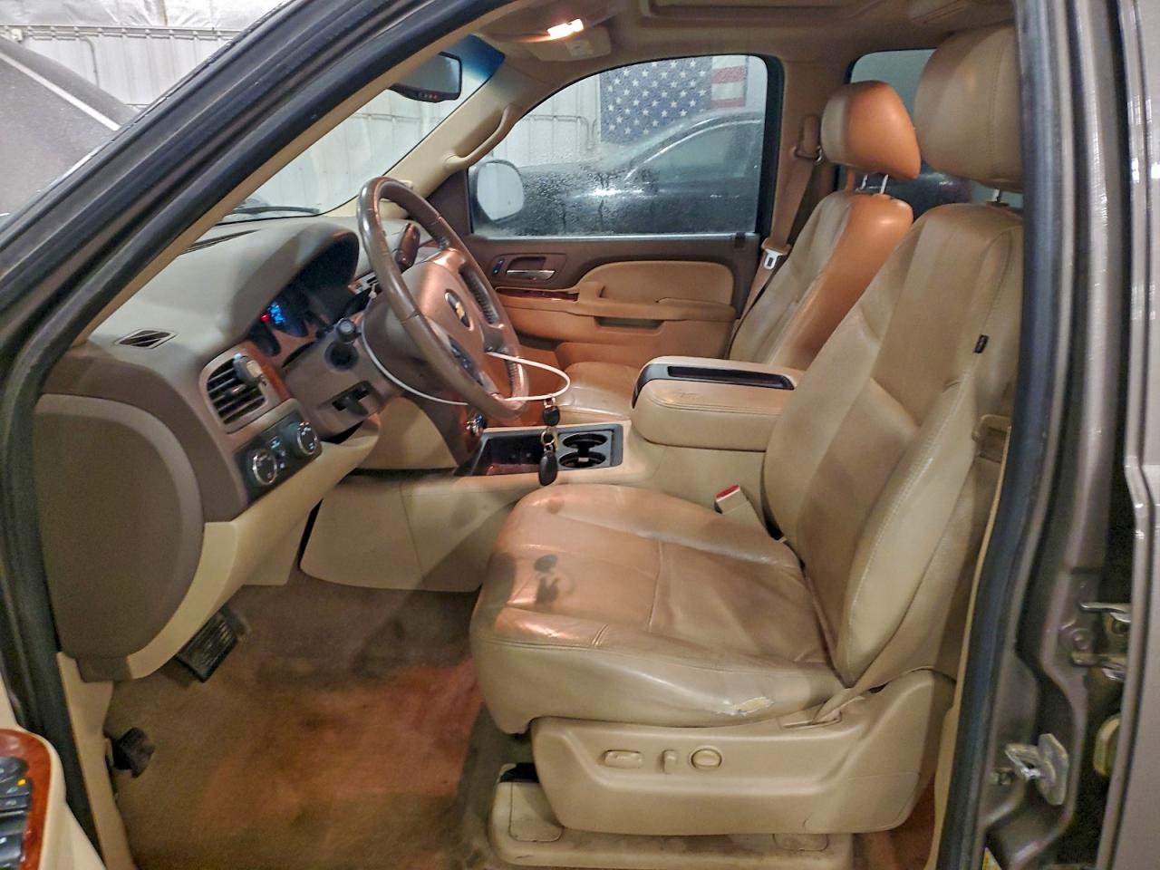 2013 CHEVROLET SUBURBAN K1500 LT photo 13